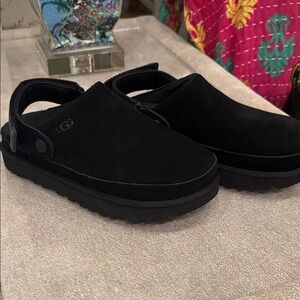 UGG  goldenstar Black Suede Open-Back Clogs